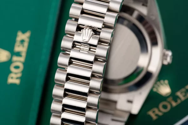 Rolex Day-Date Oyster, 40 mm, white gold M228239-0007