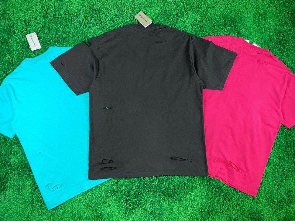 Black T-shirt - Size L